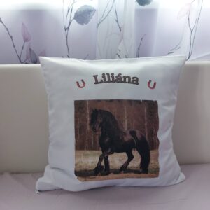 neves díszpárna lóval