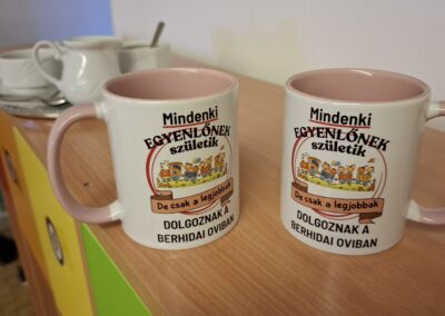 Egyedi bögre óvodának, óvónőknek – elkészült munka