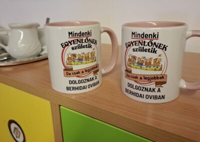 Egyedi bögre óvodának, óvónőknek – elkészült munka