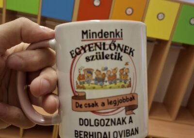 Egyedi bögre óvodának, óvónőknek – elkészült munka